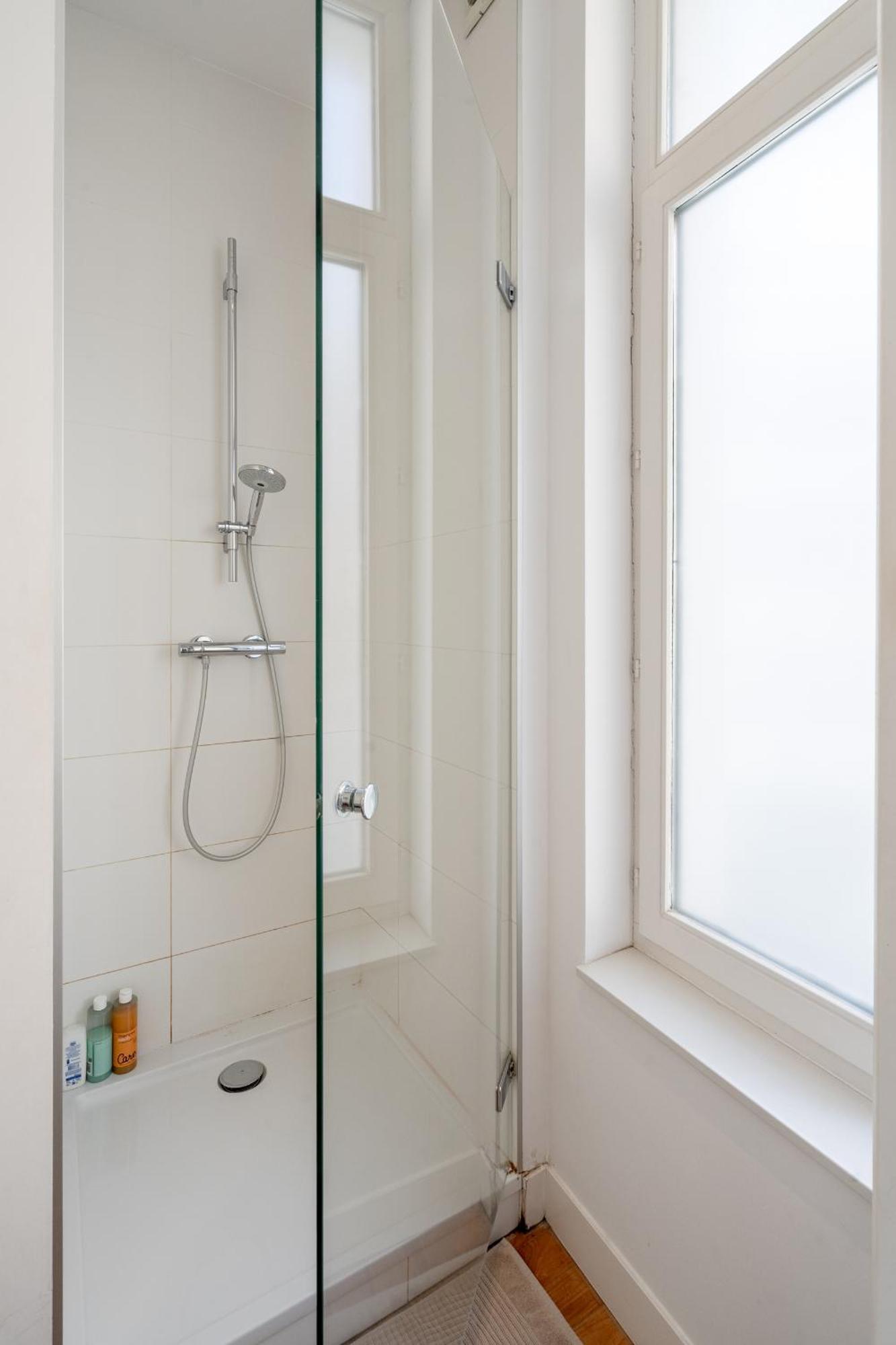 Light Modern Apartment In The Heart Of แอนต์เวิร์ป ภายนอก รูปภาพ